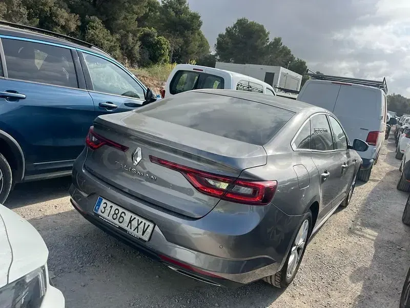 Usado Renault Talisman LIMITED 120 CV (88 kW) 2019 Gris / plata Berlina