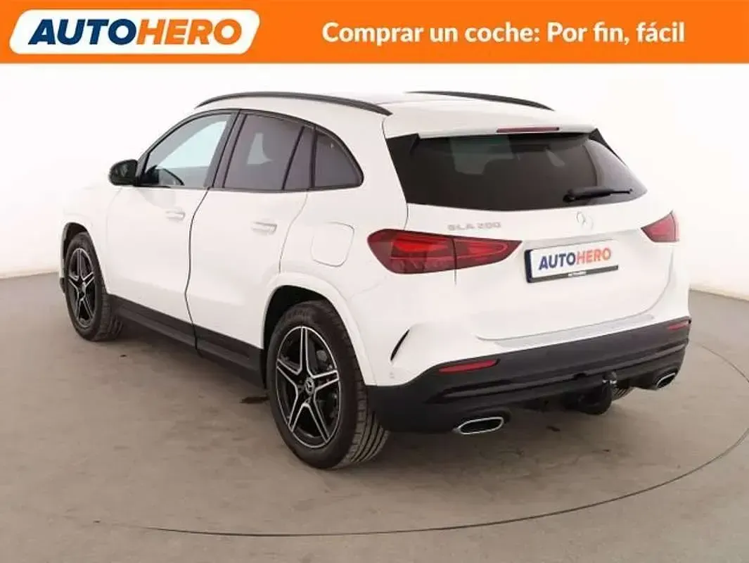 Usado Mercedes GLA200 AMG line 163 CV (119 kW) 2025 Blanco SUV