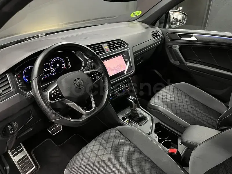 Usado VW Tiguan R-line 150 CV (110 kW) 2023 Gris / plata SUV