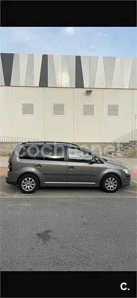 Usado VW Touran Advance 105 CV (77 kW) 2010 Beige Monovolumen