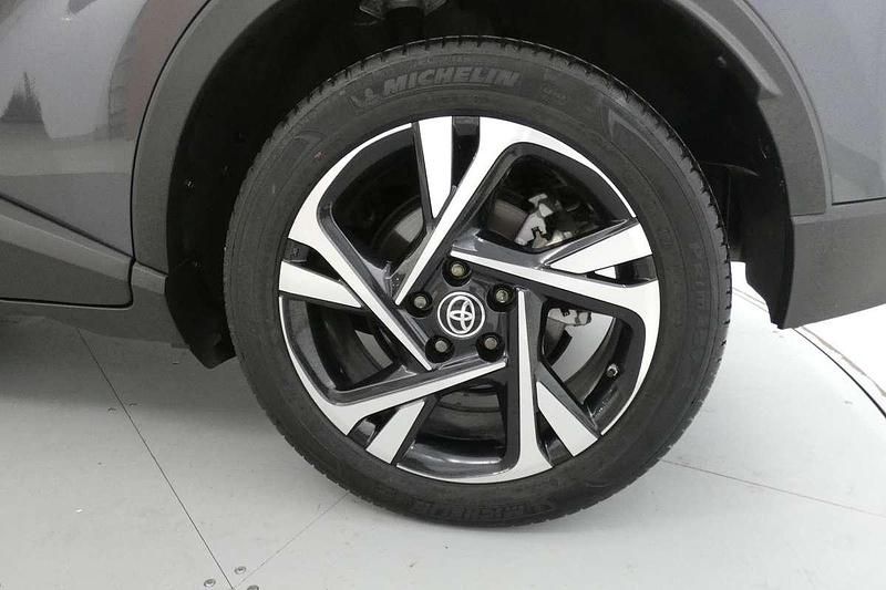 Usado Toyota C-HR Advance 122 CV (89 kW) 2023 Gris SUV