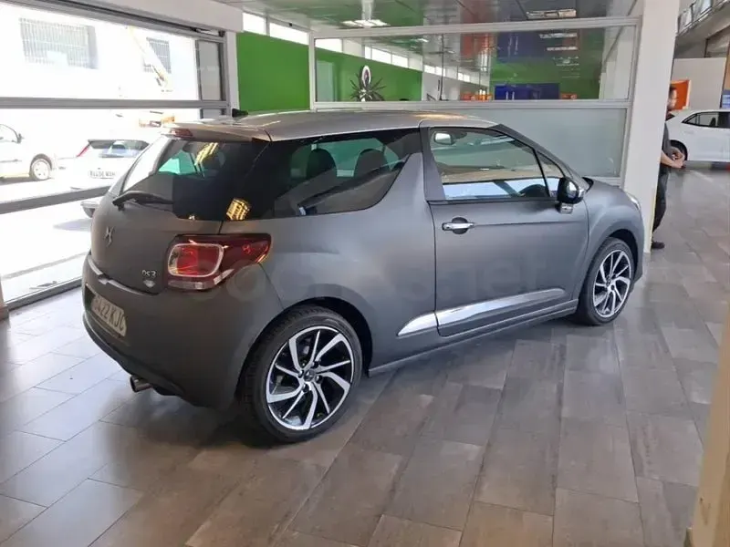 Usado DS Automobiles DS3 110 CV (80 kW) 2018 Gris / plata Berlina