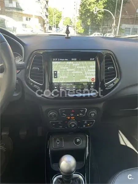 Usado Jeep Compass Limited 140 CV (102 kW) 2019 Gris / plata SUV