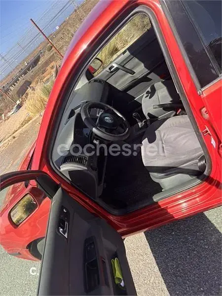 Usado VW Polo Trendline 75 CV (55 kW) 2003 Rojo Berlina