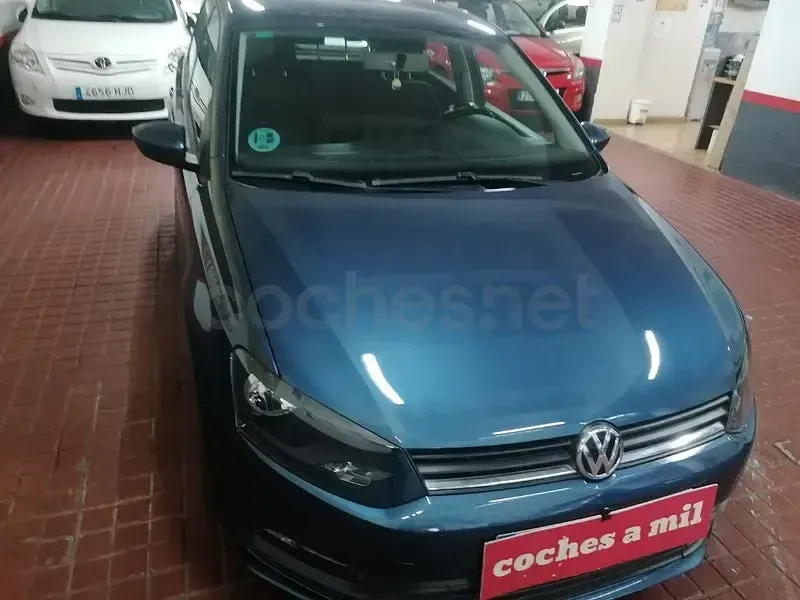 Usado VW Polo 75 CV (55 kW) 2016 Azul Berlina