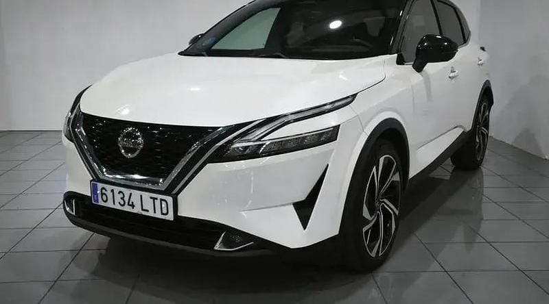 Lunar white con techo midnight Usado 2021 Nissan Qashqai Tekna+ SUV | 25.900 € (Caro) - Imagen 1/4