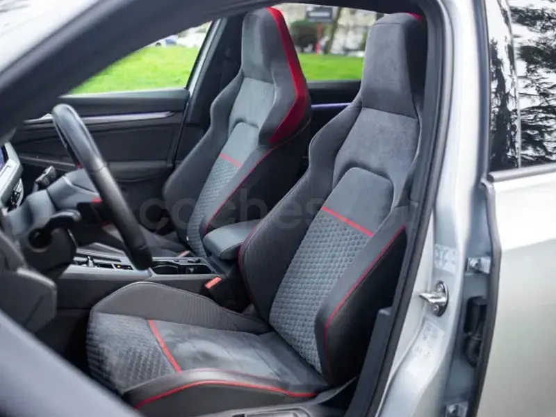 Usado VW Golf VIII GTI Clubsport 301 CV (221 kW) 2022 Gris / plata Berlina