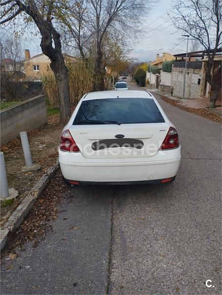 Usado Ford Mondeo Trend 115 CV (84 kW) 2005 Blanco Berlina