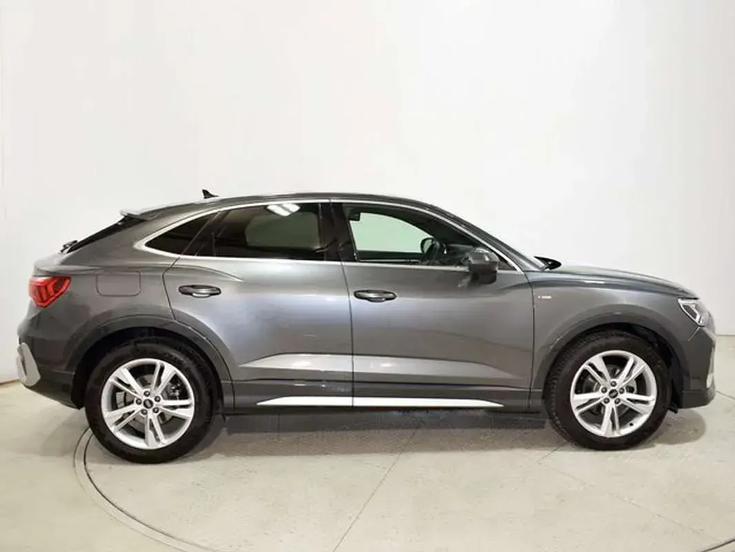 Usado Audi Q3 Sportback S-Line 150 CV (110 kW) 2023 Gris / plata SUV