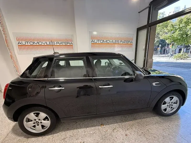 Usado Mini ONE 102 CV (75 kW) 2019 Negro Utilitario