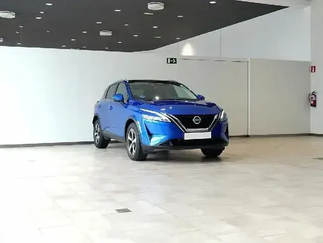 Usado Nissan Qashqai N-Connecta 140 CV (102 kW) 2023 Magnetic blue + midnight black metalizado SUV
