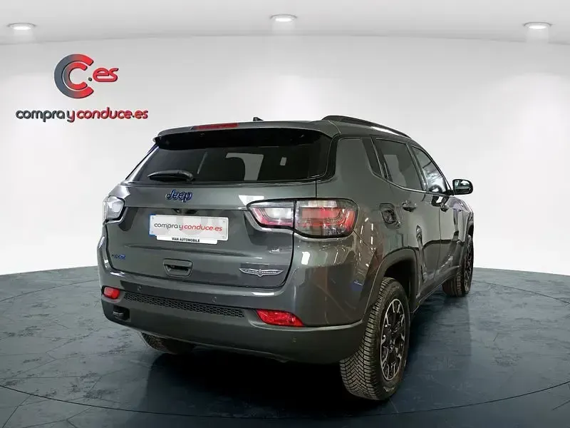 Usado Jeep Compass Trailhawk 240 CV (176 kW) 2023 Gris / plata SUV