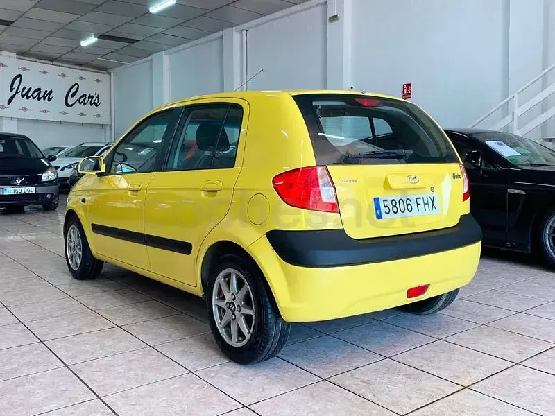 Usado Hyundai Getz 97 CV (71 kW) 2005 Amarillo Utilitario