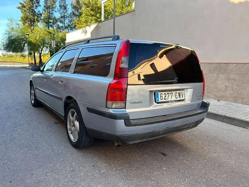 Usado Volvo V70 130 CV (95 kW) 2004 Azul Familiar