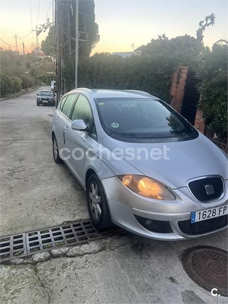 Usado Seat Altea XL Reference 105 CV (77 kW) 2007 Gris / plata Monovolumen