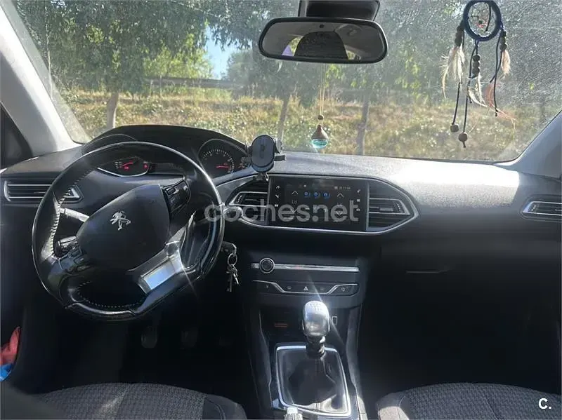 Usado Peugeot 308 Active 130 CV (95 kW) 2018 Azul Berlina