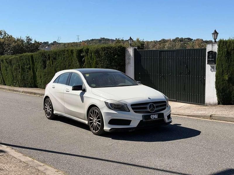 Usado Mercedes A180 AMG line 109 CV (80 kW) 2013 Blanco Utilitario