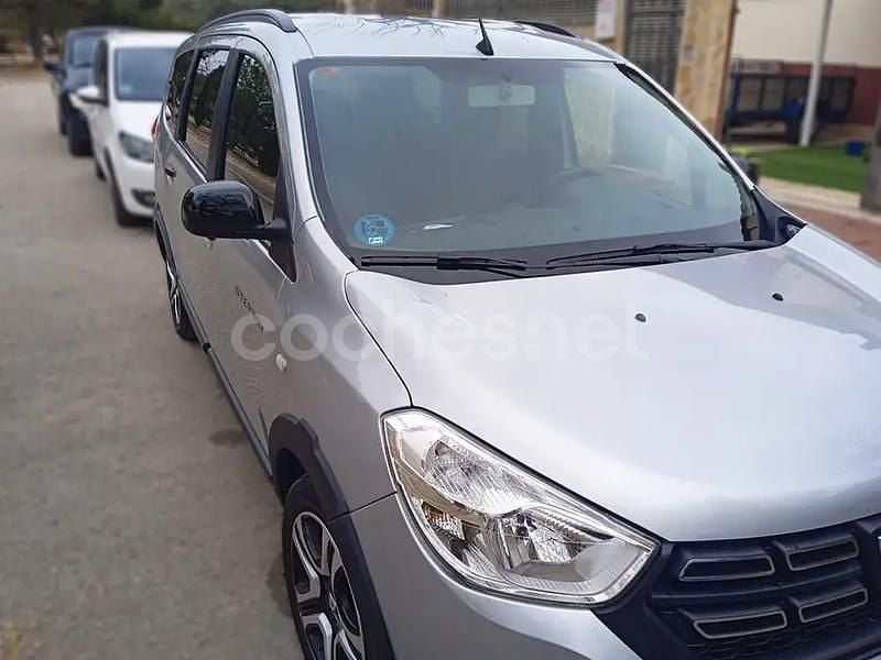Usado Dacia Lodgy 115 CV (84 kW) 2021 Gris / plata Monovolumen