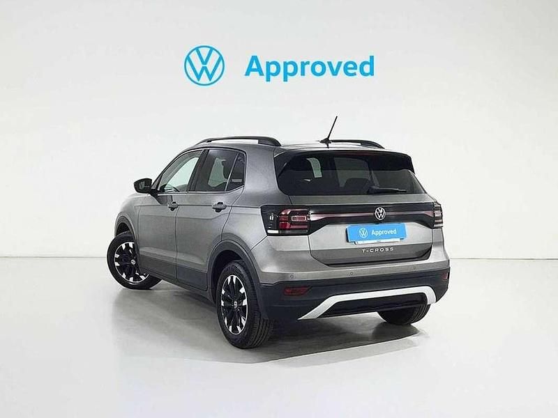 Usado VW T-Cross Advance 110 CV (80 kW) 2021 Gris SUV