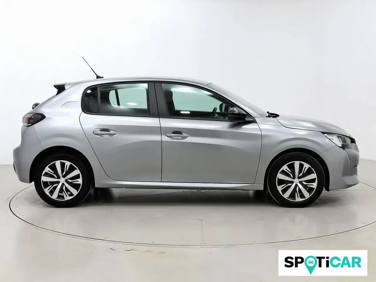 Usado Peugeot 208 Active 75 CV (55 kW) 2023 Gris Utilitario