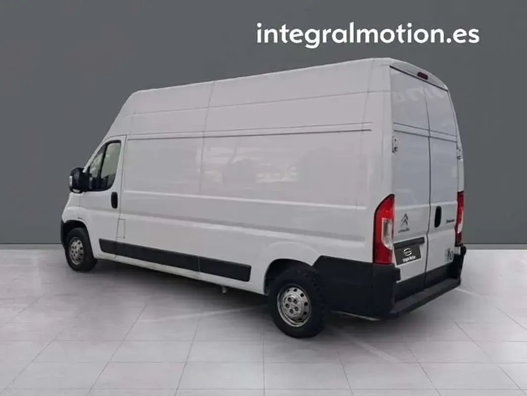 Usado Citroën Jumper 140 CV (102 kW) 2023 Blanco Monovolumen