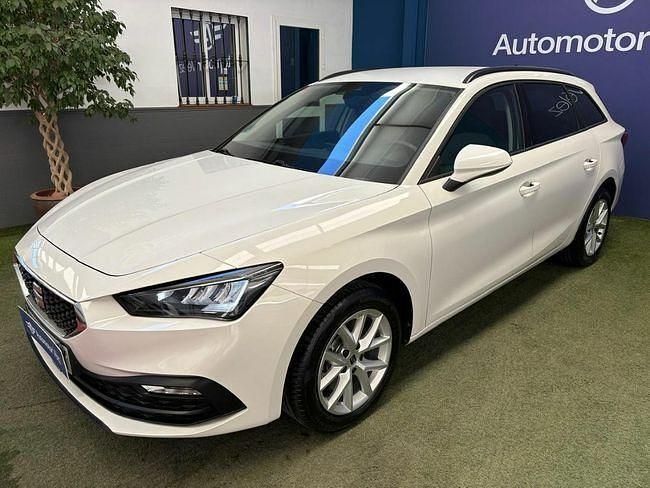 Usado Seat Leon Style 116 CV (85 kW) 2021 Blanco Familiar
