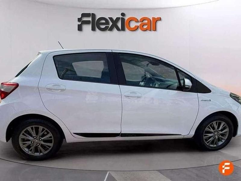 Usado Toyota Yaris Hybrid Active 116 CV (85 kW) 2020 Blanco Utilitario
