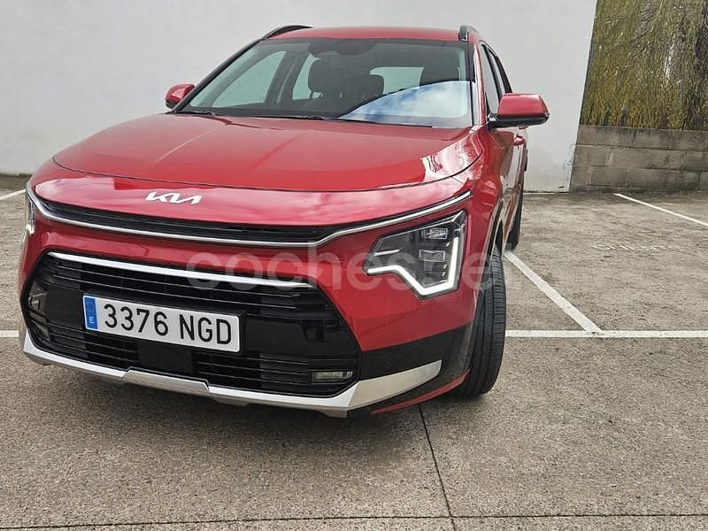 Usado Kia Niro 138 CV (101 kW) 2025 Granate SUV
