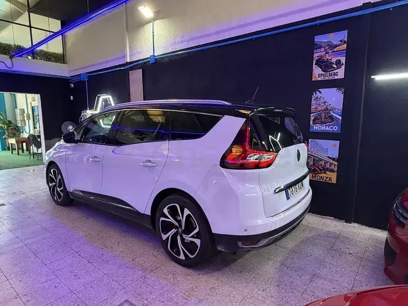 Usado Renault Grand Scénic IV Edition One 160 CV (117 kW) 2017 Blanco Monovolumen