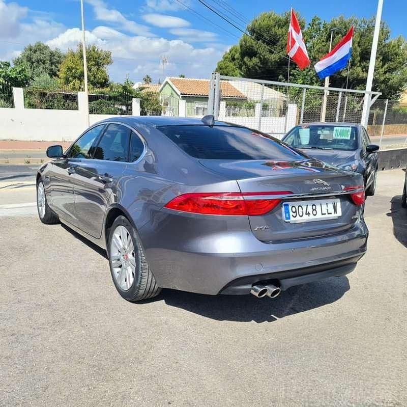 Usado Jaguar XF Sportbrake Prestige 179 CV (131 kW) 2021 Gris Familiar