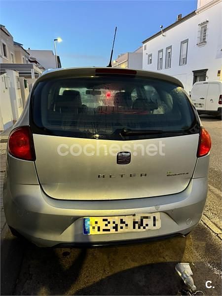 Usado Seat Altea Reference 105 CV (77 kW) 2011 Gris / plata Monovolumen