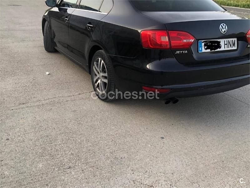 Usado VW Jetta Advance 140 CV (102 kW) 2013 Negro Berlina