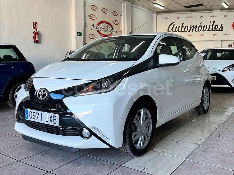 Blanco Usado 2017 Toyota Aygo X-play Utilitario | 9999 € (Precio justo) - Imagen 1/4
