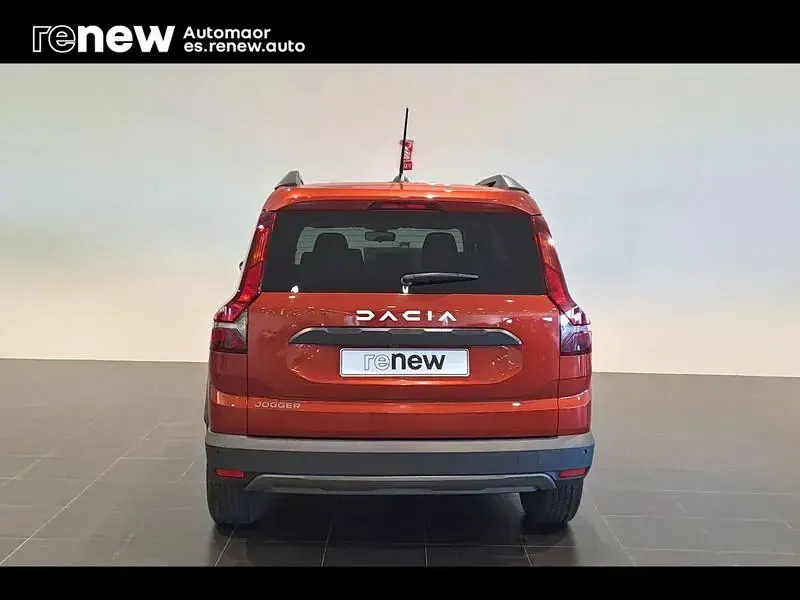 Usado Dacia Jogger Expression 110 CV (80 kW) 2024 Naranja Monovolumen