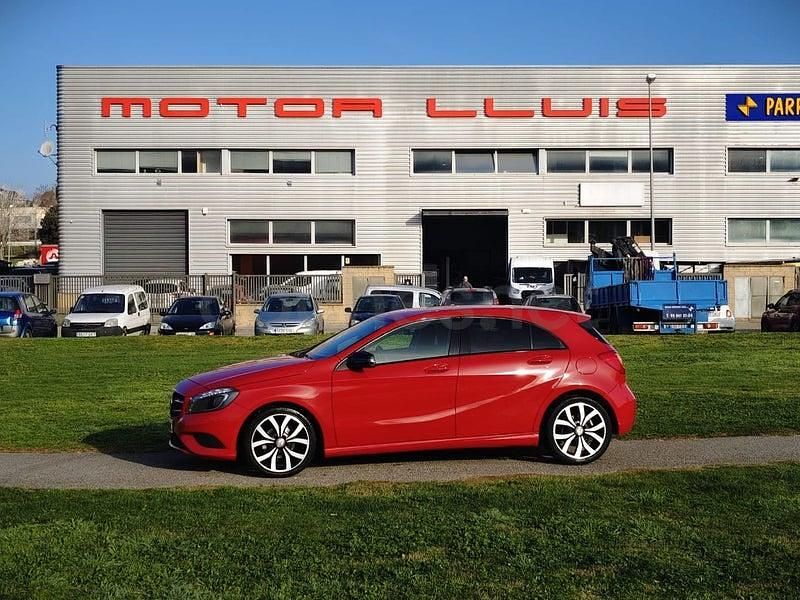 Usado Mercedes A180 109 CV (80 kW) 2012 Rojo Monovolumen
