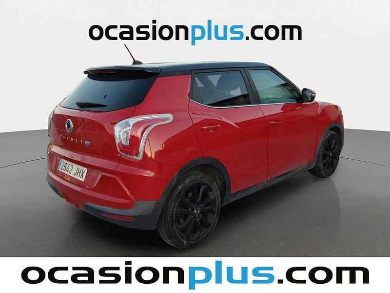 Usado Ssangyong (KGM) Tivoli Limited 116 CV (85 kW) 2015 Rojo SUV