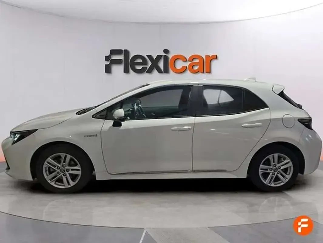 Usado Toyota Corolla Active 122 CV (89 kW) 2022 Blanco Berlina