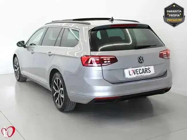 Używany VW Passat Executive 150 KM (110 kW) 2022 Szary Kombi