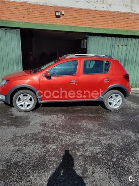 Usado Dacia Sandero Stepway 90 CV (66 kW) 2015 Rojo Berlina
