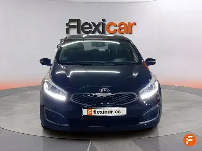 Usado Kia Ceed 100 CV (73 kW) 2018 Negro Utilitario