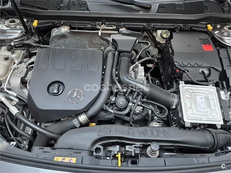 Usado Mercedes A180 122 CV (89 kW) 2019 Gris / plata Berlina