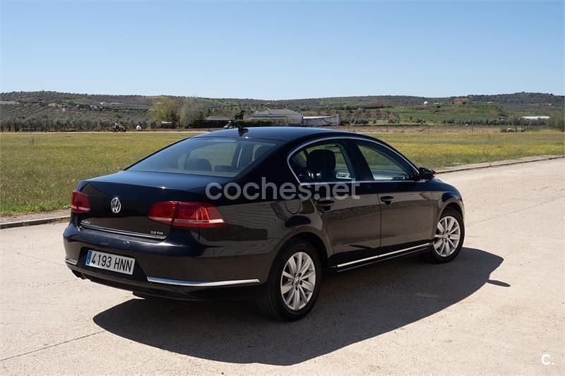 Usado VW Passat Highline 140 CV (102 kW) 2013 Negro Berlina