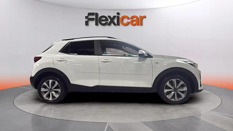 Usado Kia Stonic 101 CV (74 kW) 2022 Blanco SUV