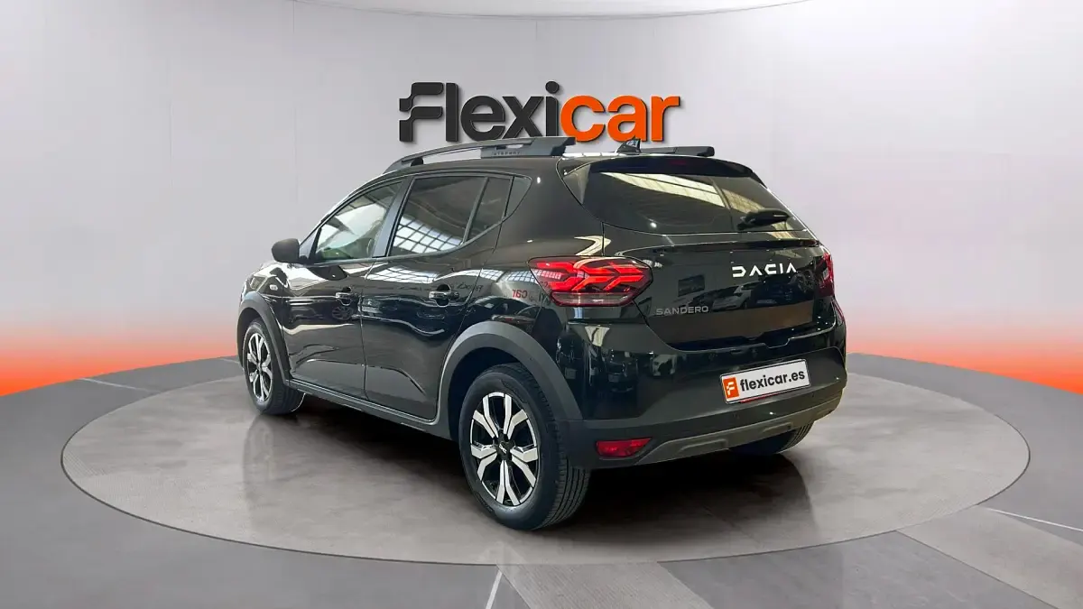 Usado Dacia Sandero Essentiel 101 CV (74 kW) 2023 Negro Berlina