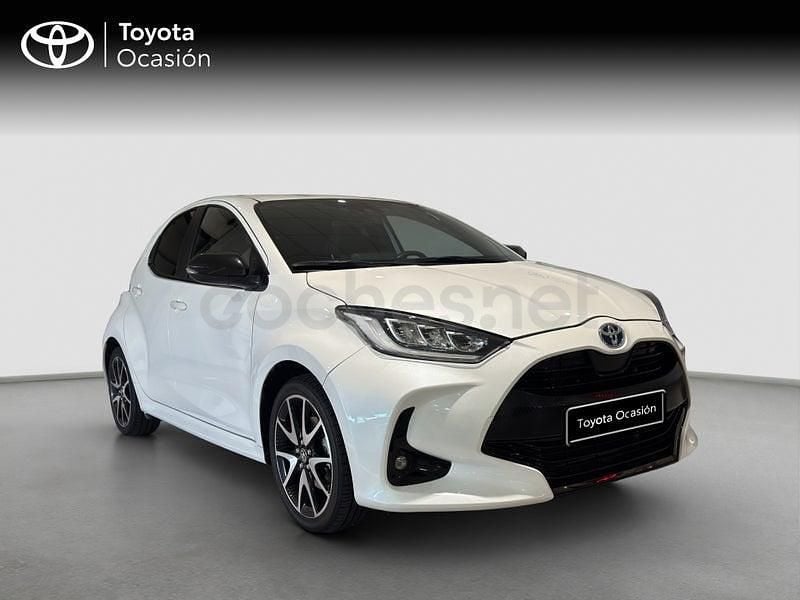Usado Toyota Yaris Hybrid Style 116 CV (85 kW) 2022 Blanco Berlina