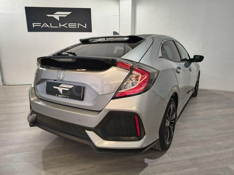 Usado Honda Civic Elegance 129 CV (94 kW) 2019 Gris / plata Berlina