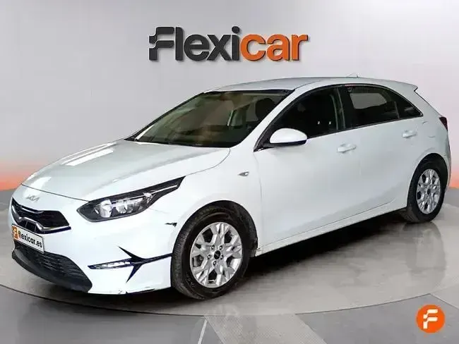 Usado Kia Ceed 136 CV (100 kW) 2023 Blanco Utilitario