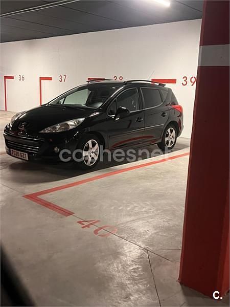 Usado Peugeot 207 Active 92 CV (67 kW) 2011 Negro Familiar