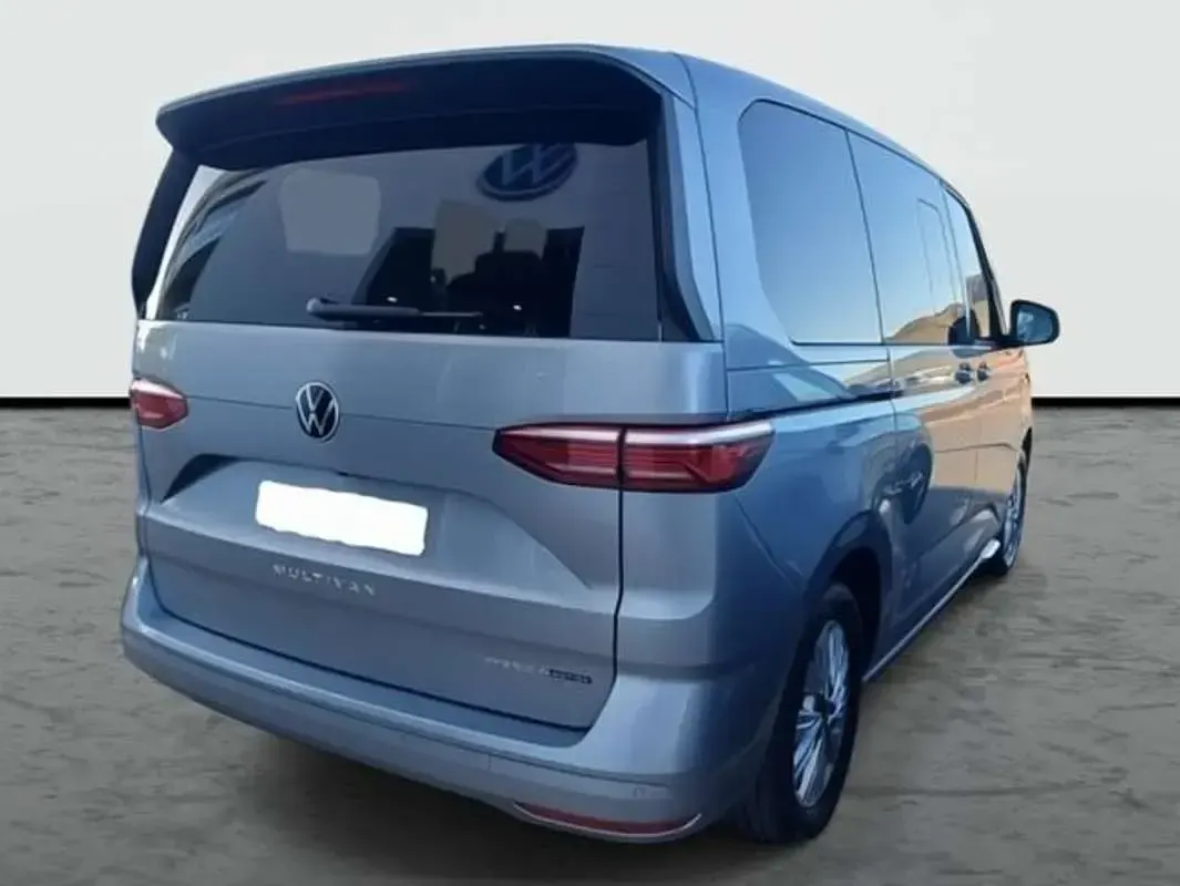 Usado VW Multivan 245 CV (180 kW) 2025 Plateado Monovolumen