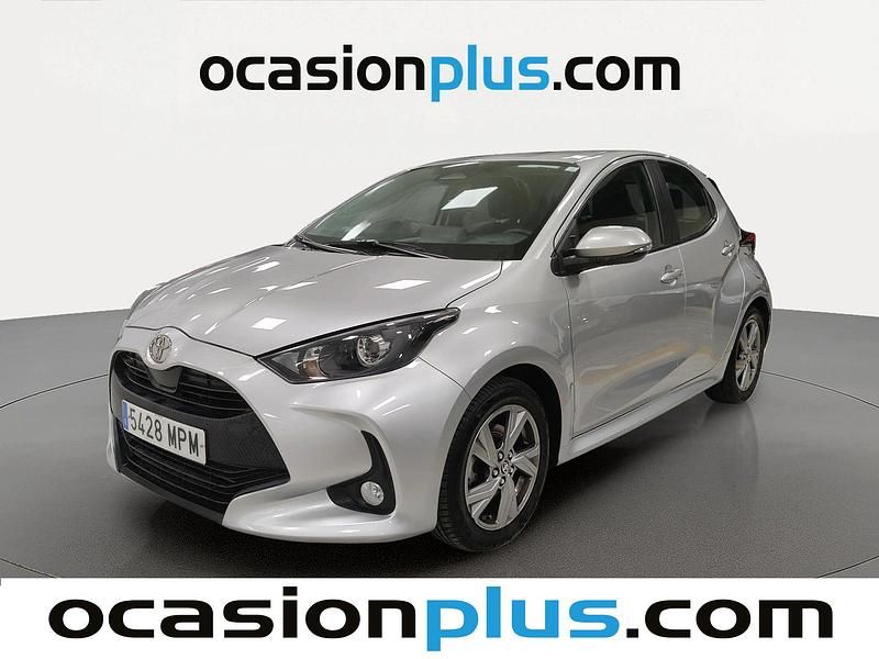 Usado Toyota Yaris Hybrid Active 116 CV (85 kW) 2024 Gris Utilitario